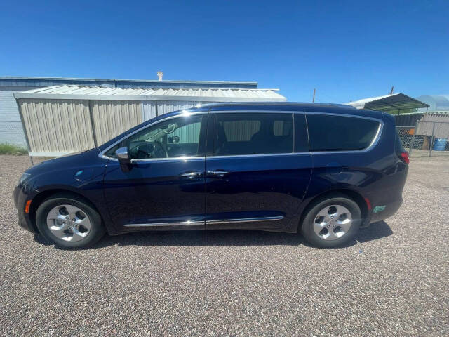 chrysler pacifica hybrid 2017 2C4RC1N73HR740038 image chrysler pacifica hybrid 2017 2C4RC1N73HR740038 image